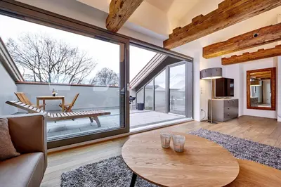 Ein Sitzbereich in der Unterkunft City Suites Murnau