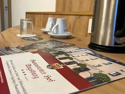 Ein Zertifikat, Auszeichnung, Logo oder anderes Dokument, das in der Unterkunft Business Boardinghouse Augsburg, zentral, ruhig & mit Parkplatz ausgestellt ist