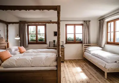 Ein Bett oder Betten in einem Zimmer der Unterkunft Berghotel Altes Wallberghaus
