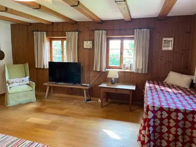 TV/Unterhaltungsangebot in der Unterkunft Das Schusterhäusl - Urlaub im oberbayerischen Baudenkmal