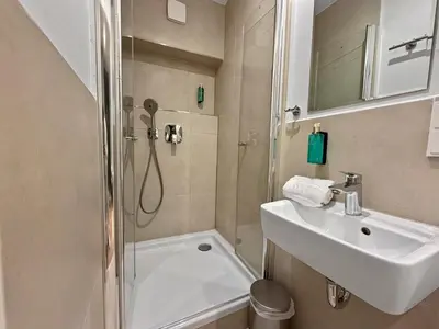 Ein Badezimmer in der Unterkunft Flatista Homes - Central Station - 3BR