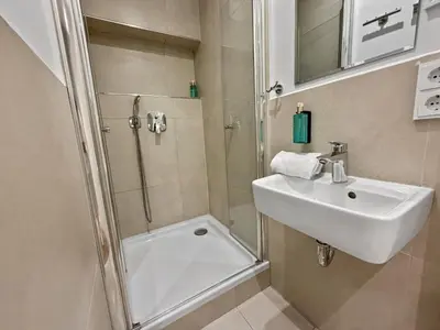 Ein Badezimmer in der Unterkunft Flatista Homes - Central Station - 3BR