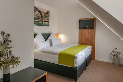 Ein Bett oder Betten in einem Zimmer der Unterkunft Hotel Drei Tannen