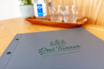 Ein Zertifikat, Auszeichnung, Logo oder anderes Dokument, das in der Unterkunft Hotel Drei Tannen ausgestellt ist