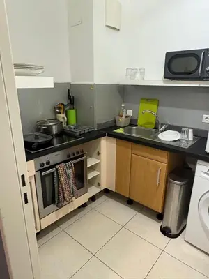 Küche/Küchenzeile in der Unterkunft Baynunah Suites Aparthotel