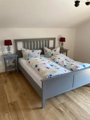 Ein Bett oder Betten in einem Zimmer der Unterkunft Ferienwohnung Heilingbrunner