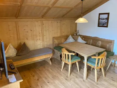 Ein Sitzbereich in der Unterkunft Ferienwohnung Heilingbrunner