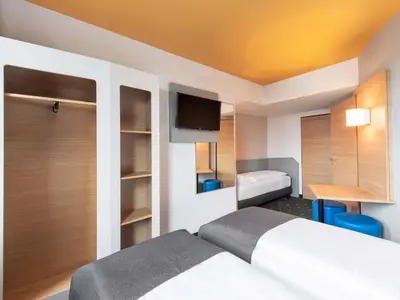 Ein Bett oder Betten in einem Zimmer der Unterkunft B&B Hotel Landshut