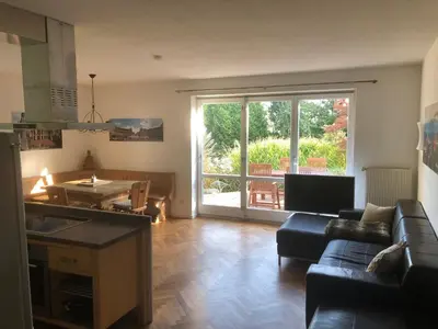 Ein Sitzbereich in der Unterkunft Ferienwohnung Messewohnung München Ost