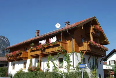 Das Gebäude in dem sich die Ferienwohnung befindet