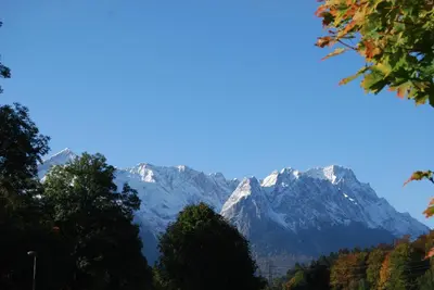 Ein allgemeiner Bergblick oder ein Berglick von der Ferienwohnung aus