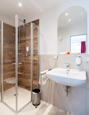 Ein Badezimmer in der Unterkunft Hotel Effland -Sauna -Pool