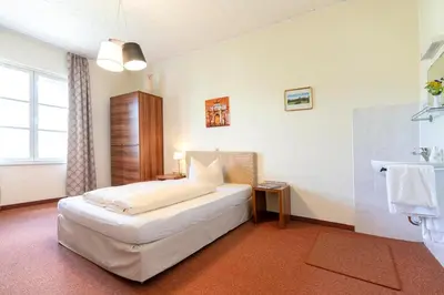 Ein Bett oder Betten in einem Zimmer der Unterkunft Hotel-Pension am Siegestor