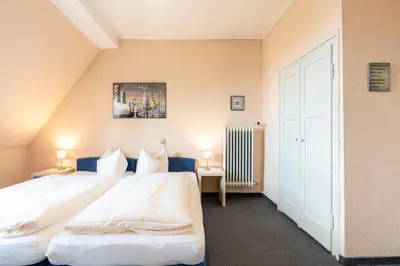 Ein Bett oder Betten in einem Zimmer der Unterkunft Hotel-Pension am Siegestor