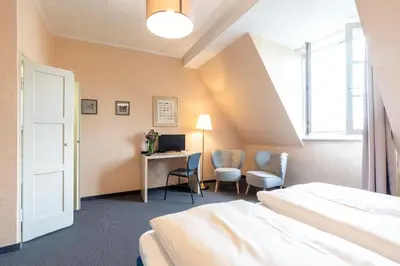 Ein Bett oder Betten in einem Zimmer der Unterkunft Hotel-Pension am Siegestor