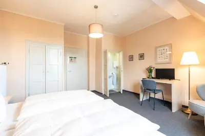 Ein Bett oder Betten in einem Zimmer der Unterkunft Hotel-Pension am Siegestor