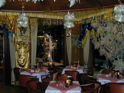 Ein Restaurant oder anderes Speiselokal in der Unterkunft Hotel Luitpold
