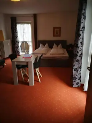 Ein Bett oder Betten in einem Zimmer der Unterkunft Hotel Luitpold