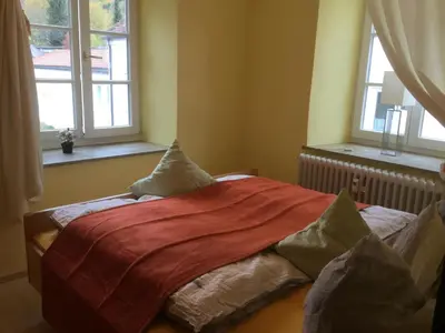 Ein Bett oder Betten in einem Zimmer der Unterkunft Am-Berg Ferienwohnung in Bad kohlgrub
