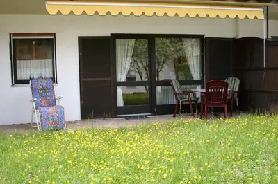 Ein Garten an der Unterkunft Ferienwohnung Bergtraum