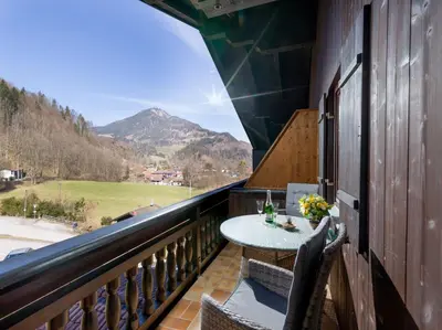 Ein allgemeiner Bergblick oder ein Berglick von der Ferienwohnung aus
