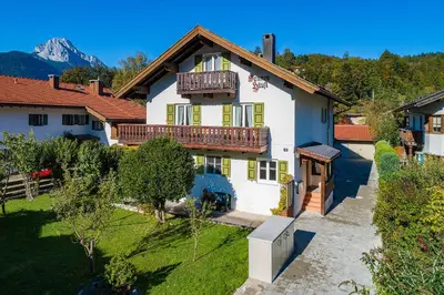 Ein allgemeiner Bergblick oder ein Berglick von der Ferienwohnung aus
