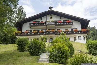 Ein Garten an der Unterkunft Bergschlössl - Massionettwohnung 22