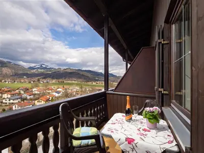 Ein allgemeiner Bergblick oder ein Berglick von der Ferienwohnung aus