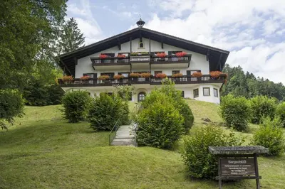 Ein Garten an der Unterkunft Bergschlössl - Maissonettwohnung 19