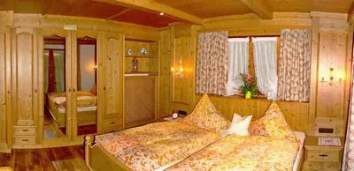 Ein Bett oder Betten in einem Zimmer der Unterkunft Feriendomizil St. Ulrich