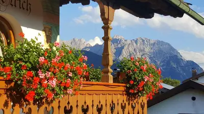 Ein allgemeiner Bergblick oder ein Berglick von der Ferienwohnung aus