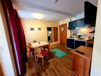 Küche/Küchenzeile in der Unterkunft Appartementhaus „die Kuh am See“ (vormals Haus St. Leonhard)