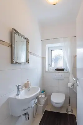 Ein Badezimmer in der Unterkunft DARFATI 4-Zimmer Wohnung