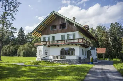 Das Gebäude in dem sich die Ferienwohnung befindet