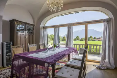 Ein allgemeiner Bergblick oder ein Berglick von der Ferienwohnung aus