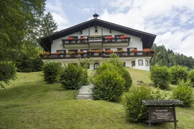 Ein Garten an der Unterkunft Bergschlössl - Erdgeschosswohnung Hunde sind Willkommen