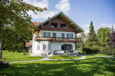 Ein Garten an der Unterkunft Villa Kaiser