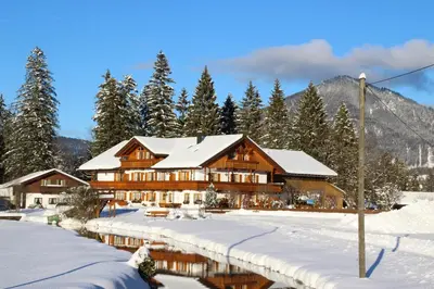 Naturlandschaft in der Nähe of country house
