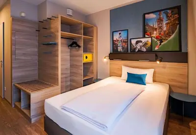 Ein Bett oder Betten in einem Zimmer der Unterkunft Ramada Encore by Wyndham Munich Messe