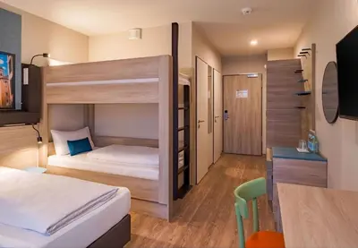 Ein Bett oder Betten in einem Zimmer der Unterkunft Ramada Encore by Wyndham Munich Messe