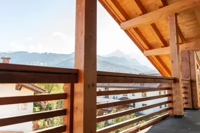 Ein allgemeiner Bergblick oder ein Berglick von der Ferienwohnung aus