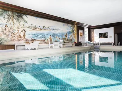 Der Swimmingpool an oder in der Nähe von Villa Adolphine