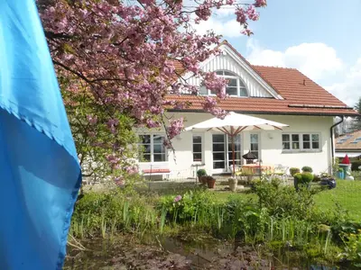 Ein Garten an der Unterkunft Bed and Breakfast Bavaria München