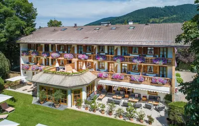 Ein allgemeiner Bergblick oder ein Berglick von des Hotels aus