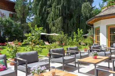 Ein Garten an der Unterkunft Hotel Ziegleder