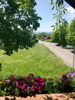 Ein Garten an der Unterkunft Bergblick
