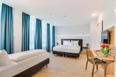 Ein Bett oder Betten in einem Zimmer der Unterkunft Hotel-Etage Apfelrot managed by Hotel Apfelbaum
