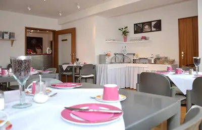 Ein Restaurant oder anderes Speiselokal in der Unterkunft Hotel zum Brunnen