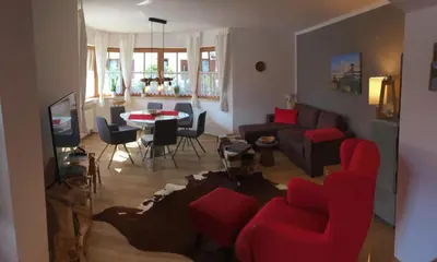 Ein Sitzbereich in der Unterkunft ALPENFREUND