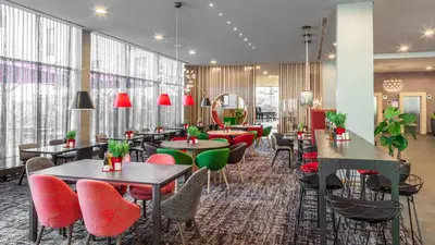Ein Sitzbereich in der Unterkunft Holiday Inn Munich - Westpark by IHG